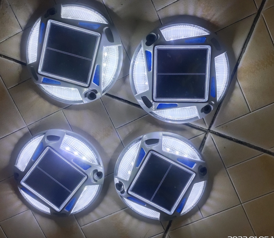 IP68 물 등급 태양광 LED 드라이브 웨이 도크 라이트 12 pcs LED 자행 마당 경로