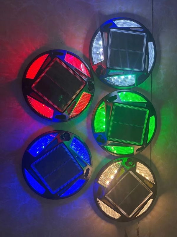 야외 다채색 IP65 방수 태양광 RGB LED 정원 조명 Patio Courtyard Lamp