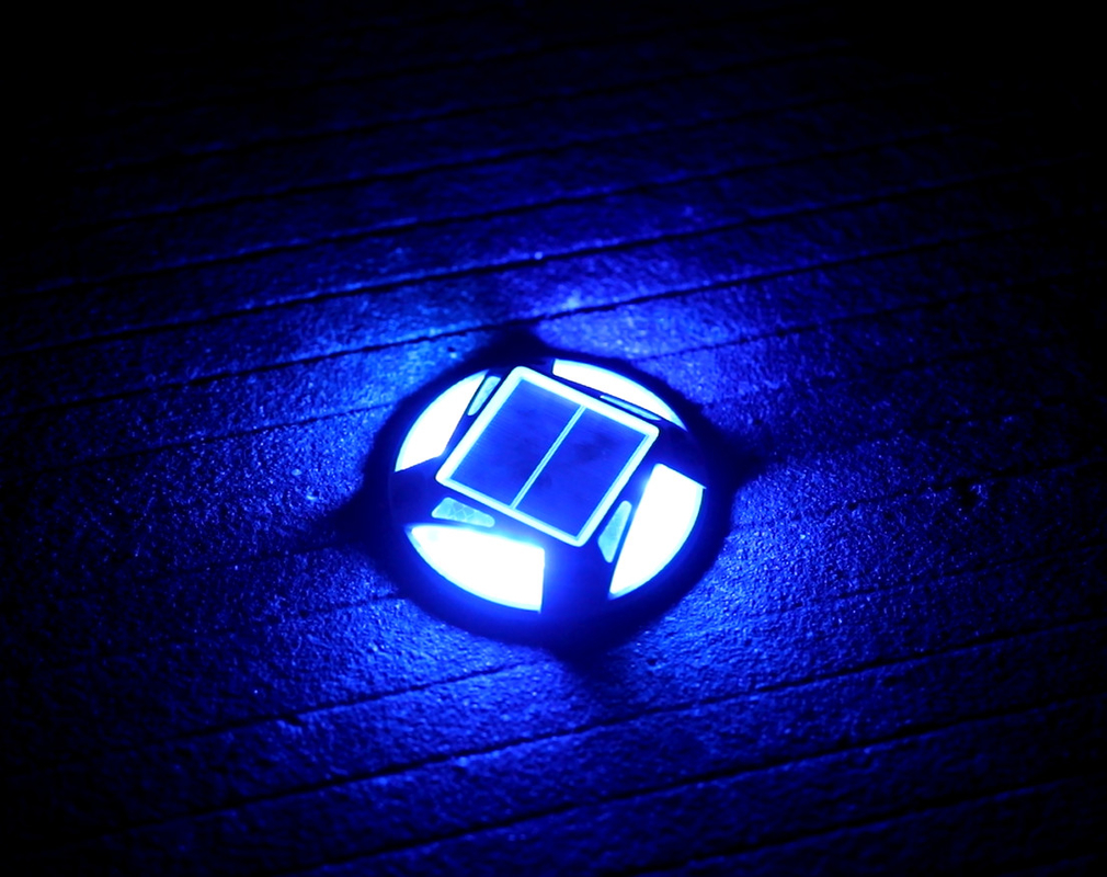 야외 다채색 IP65 방수 태양광 RGB LED 정원 조명 Patio Courtyard Lamp