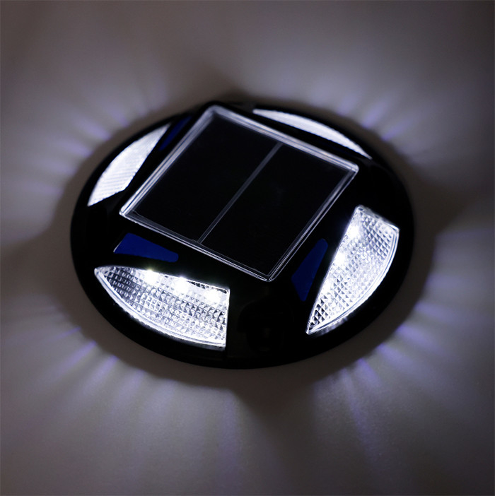 야외 다채색 IP65 방수 태양광 RGB LED 정원 조명 Patio Courtyard Lamp