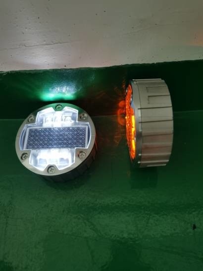 지속가능하고 친환경적인 조명 솔루션을 위한 123*50mm 태양광 LED 스탠드