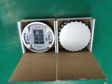 지속가능하고 친환경적인 조명 솔루션을 위한 123*50mm 태양광 LED 스탠드
