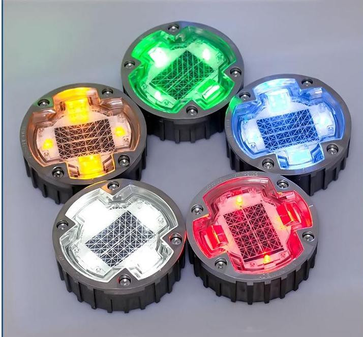 알루미늄 합금 및 500m까지의 시력 거리를 가진 123*50mm 태양 LED 도로 스터드