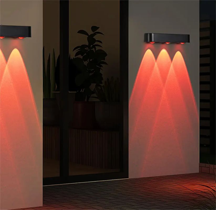 방수성 3차 리?? 배터리 태양광 벽등 따뜻한 흰색 RGB LED 라이트로 단결성 실리콘