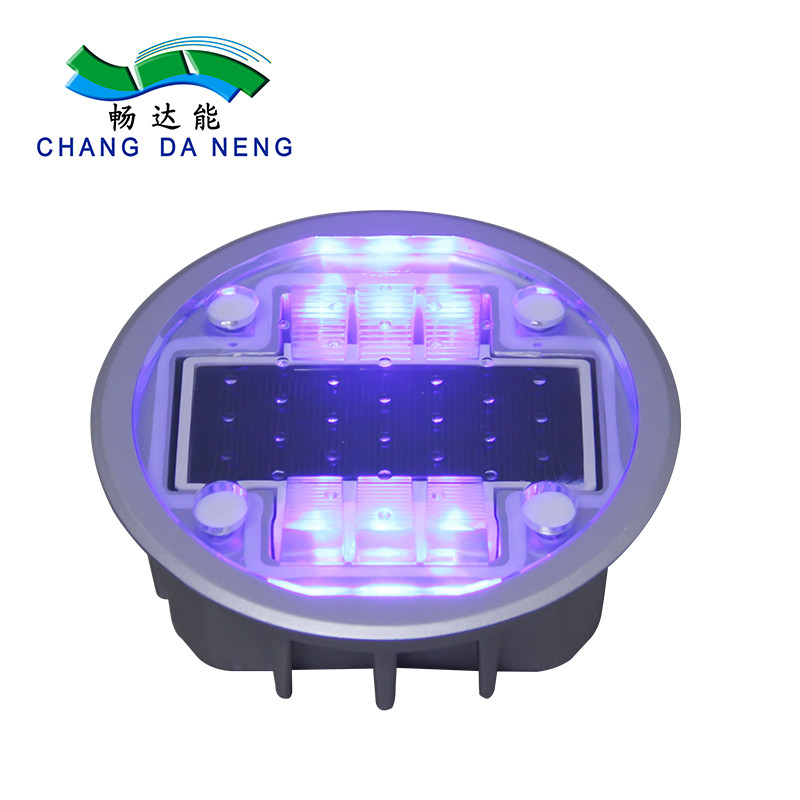 136*52mm 태양 전지 도로 스터드 IP68 방수 LED 광원 -20C- 60C 온도
