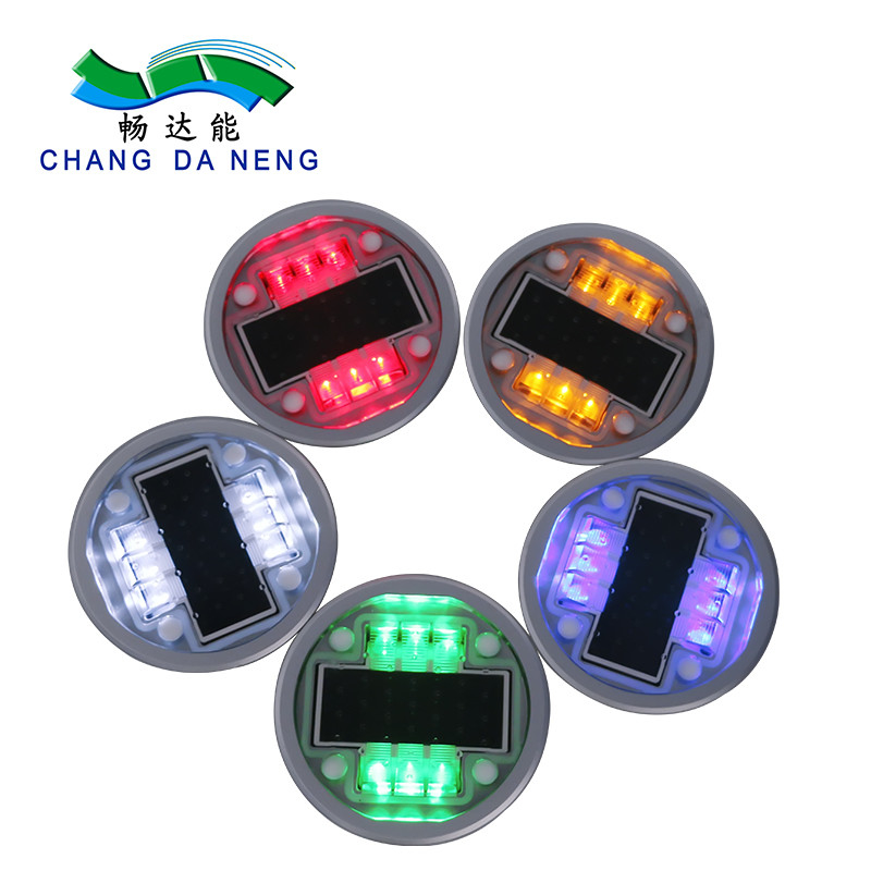 2V 전압 LED 태양 전력 도로 스터드 IP68 온도 및 압력 환경에